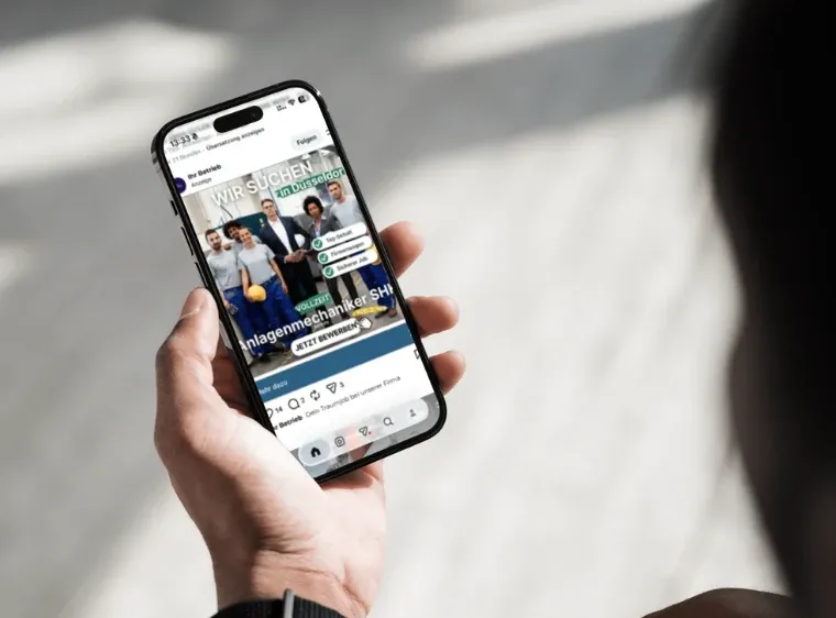 Stellenanzeige für Anlagenmechaniker SHK auf Instagram, auf dem Handy geöffnet