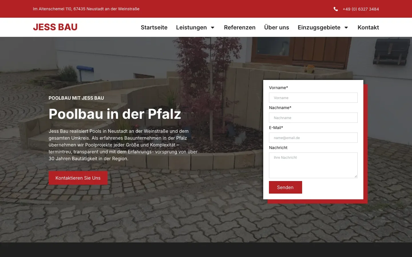 Leistungsseite Poolbau mit Anfrageformular neben dem Text